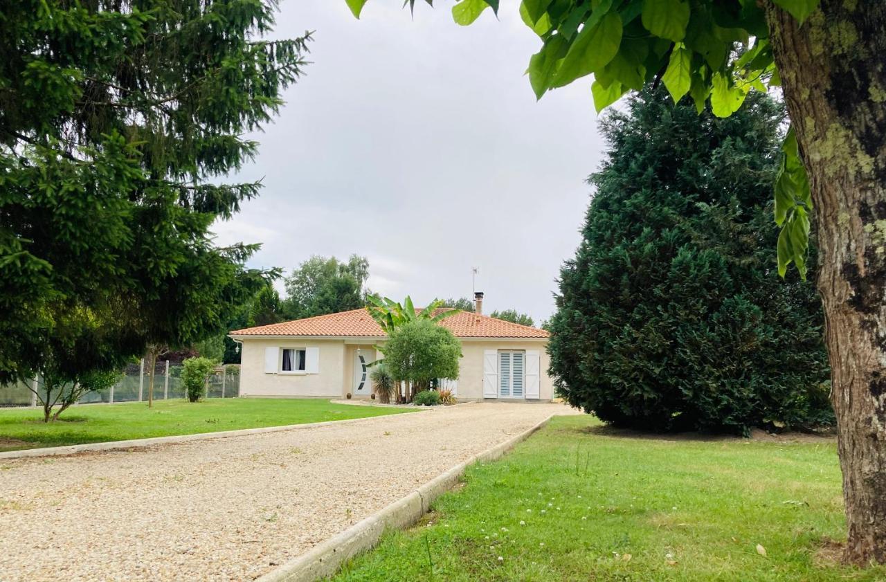 Maison Familiale Avec Jardin De 1500M2 Saint-Genes-de-Fronsac Exterior photo